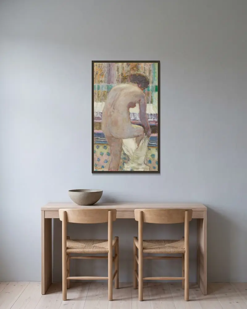 Frau beim Ankleiden von Pierre Bonnard gerahmt an einer Wand