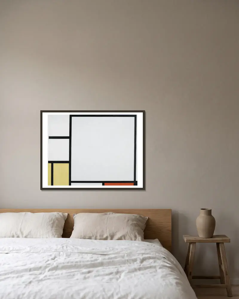 Komposition mit Blau, Rot, Gelb und Schwarz von Piet Mondrian gerahmt an einer Wand