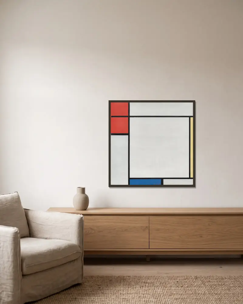 Komposition mit Rot, Gelb und Blau von Piet Mondrian gerahmt an einer Wand