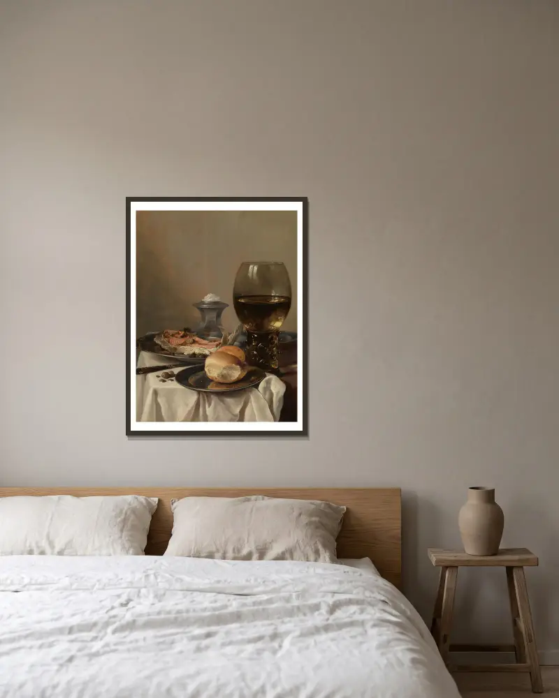 Stilleben med saltkar av Pieter Claesz inramad på en vägg