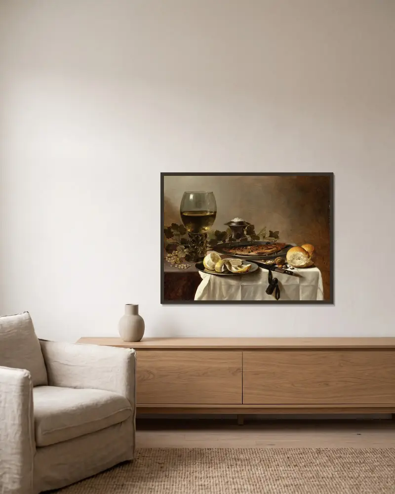 Stillleben mit Hering, Wein und Brot von Pieter Claesz gerahmt an einer Wand