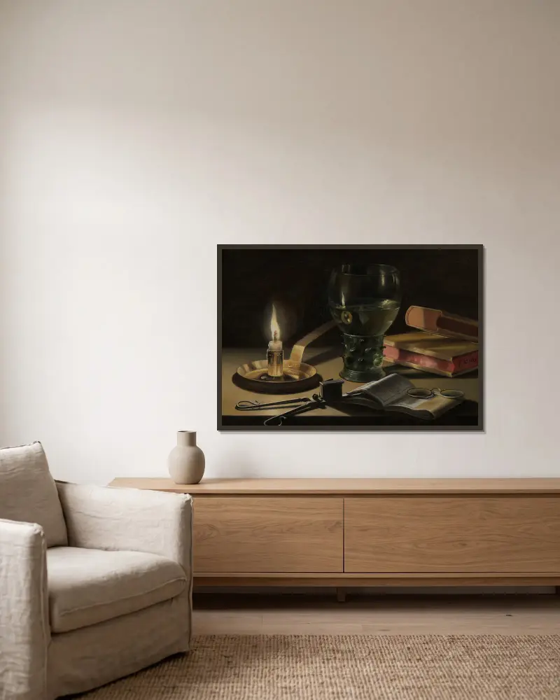 Stilleben med tänt ljus av Pieter Claesz inramad på en vägg