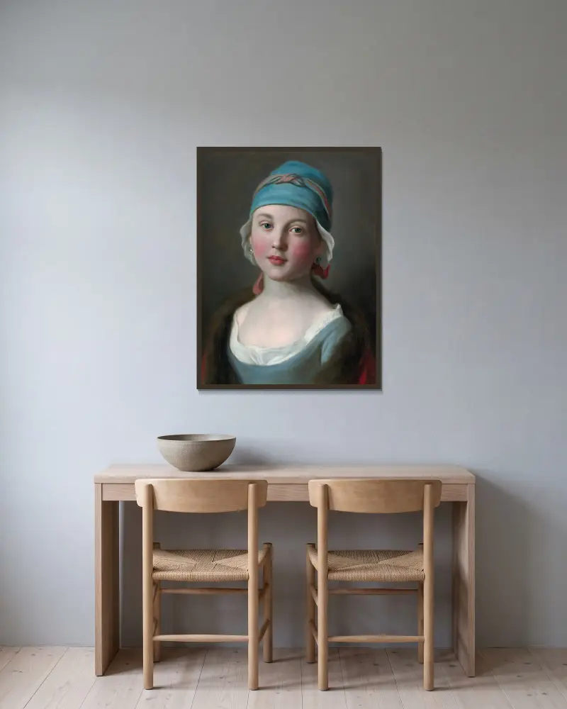 Porträtt av en rysk flicka i blå klänning av Pietro Rotari inramad på en vägg