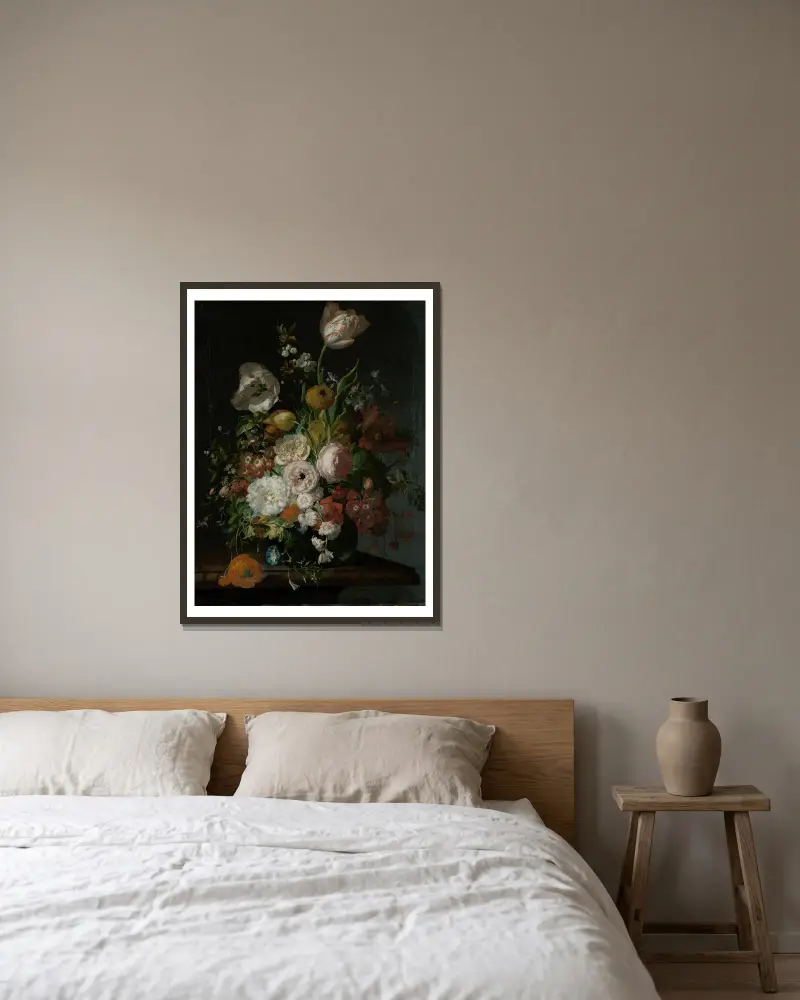 Stilleben med blommor i glasvas av Rachel Ruysch inramad på en vägg