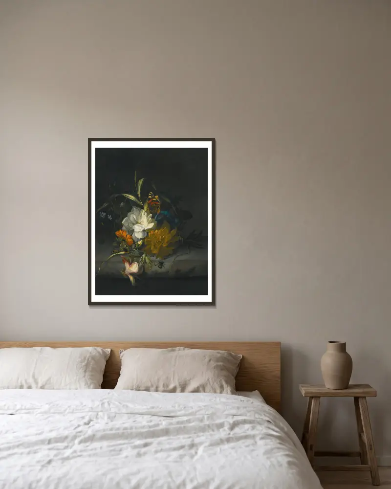 Stilleben med ringblommor, blomman för dagen, en passionsblomma och andra blandade blommor, tillsammans med insekter på en stenhäll av Rachel Ruysch inramad på en vägg