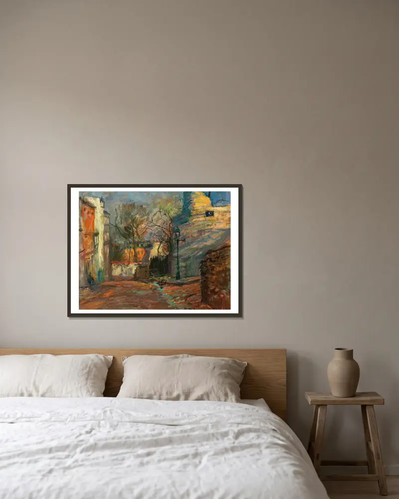 Gata i Montmartre av Raoul Dufy inramad på en vägg