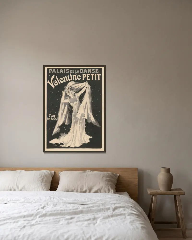 Danspalatset. Valentine Petit. Varje kväll av René Péan inramad på en vägg