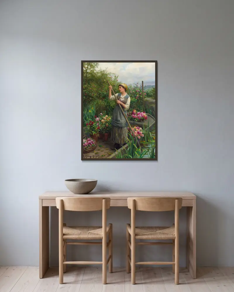 Blomsterplockning längs floden av Daniel Ridgway Knight inramad på en vägg