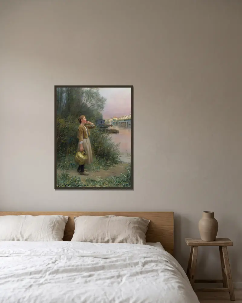 Flicka med vattenkruka av Daniel Ridgway Knight inramad på en vägg