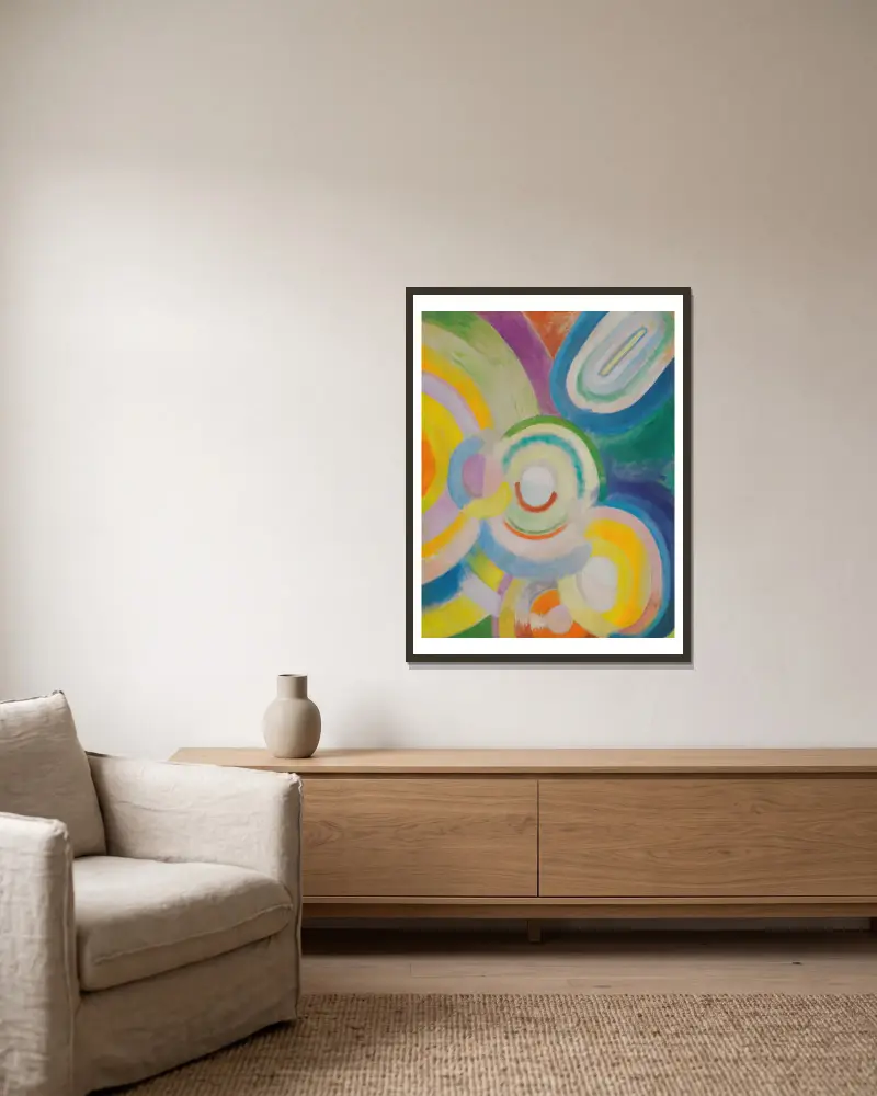 Farbige Scheiben von Robert Delaunay gerahmt an einer Wand