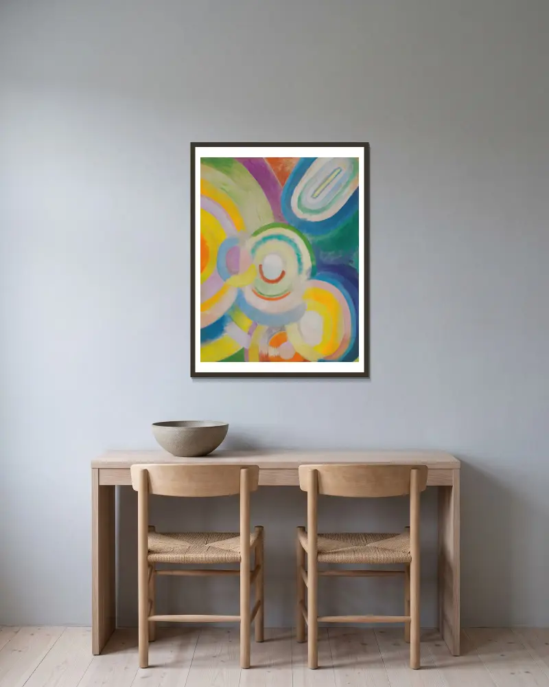 Farbige Scheiben von Robert Delaunay gerahmt an einer Wand