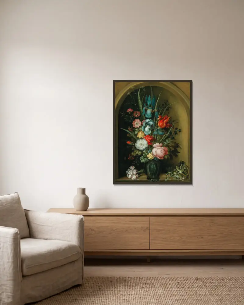 Blandade blommor i en glasvas med en ödla i närheten av Roelant Savery inramad på en vägg