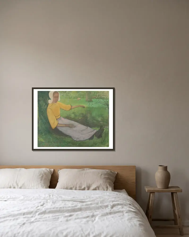 Kvinna från Huizen sittande under ett träd av Richard Nicolaüs Roland Holst inramad på en vägg