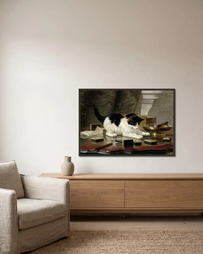 Die Katze beim Spiel von Henriëtte Ronner-Knip gerahmt an einer Wand