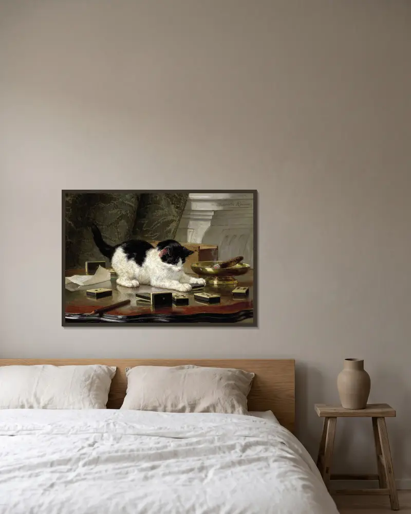 Die Katze beim Spiel von Henriëtte Ronner-Knip gerahmt an einer Wand