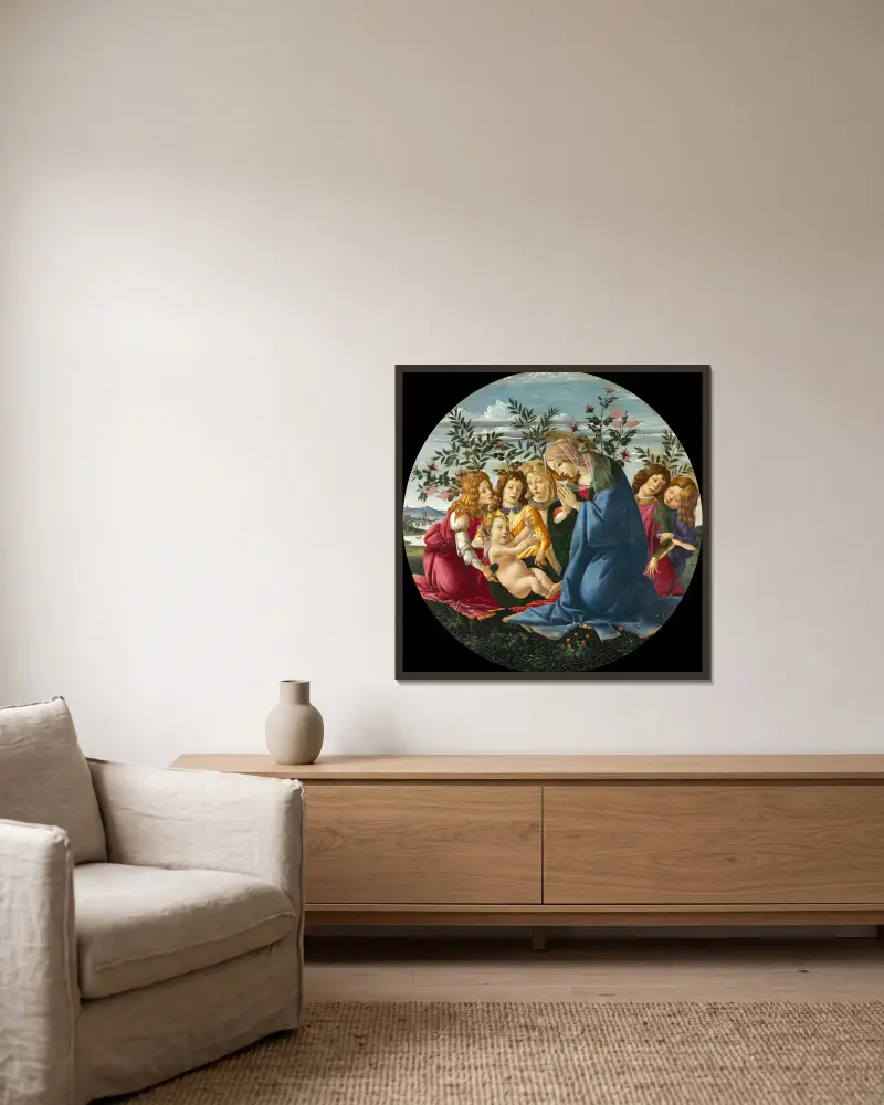 Madonna, das Kind anbetend, mit fünf Engeln von Sandro Botticelli gerahmt an einer Wand