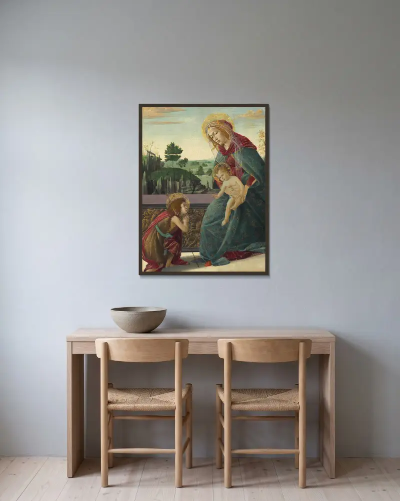 Madonna mit Kind und dem jungen Johannes dem Täufer – Nr. 1 von Sandro Botticelli gerahmt an einer Wand