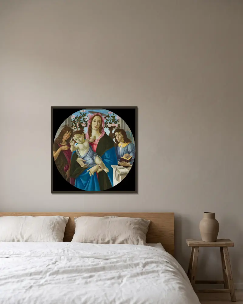 Madonna with Child, St. John the Baptist and Angel av Sandro Botticelli inramad på en vägg