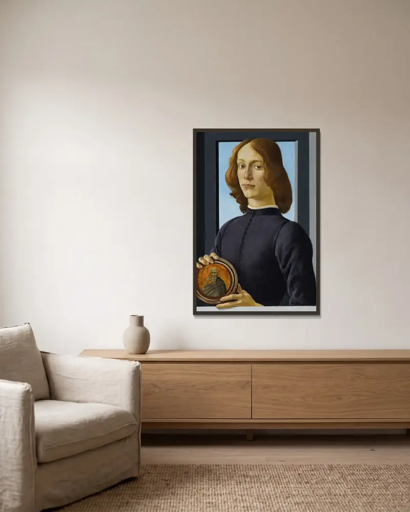Portrait of a young man holding a roundel av Sandro Botticelli inramad på en vägg
