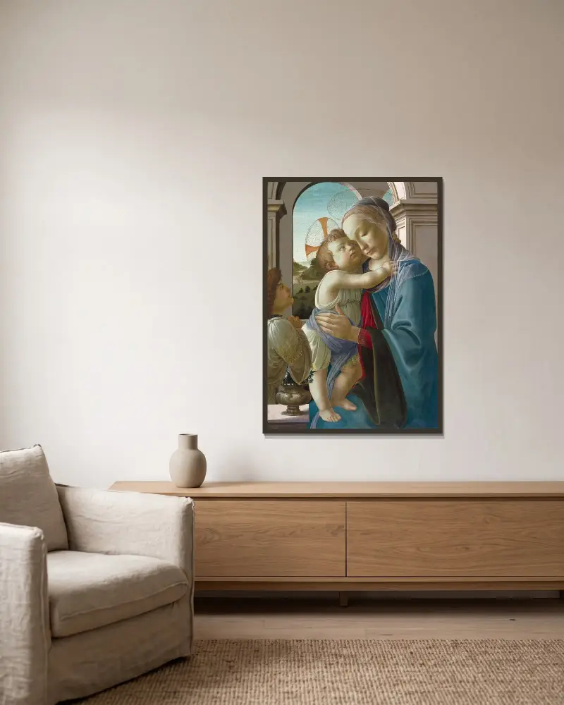 Madonnan med barnet och en ängel av Sandro Botticelli inramad på en vägg