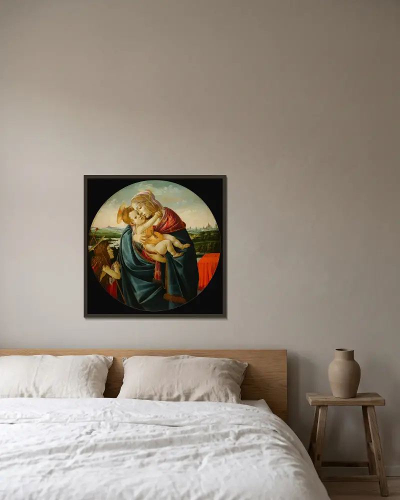 Jungfrun och barnet med Johannes Döparen av Sandro Botticelli inramad på en vägg