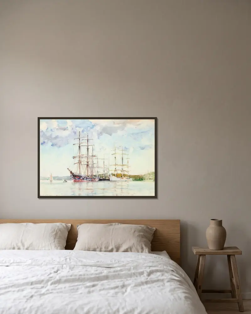 Plachetnice na kotvě v Carrick Roads, Henry Scott Tuke v rámu na stěně
