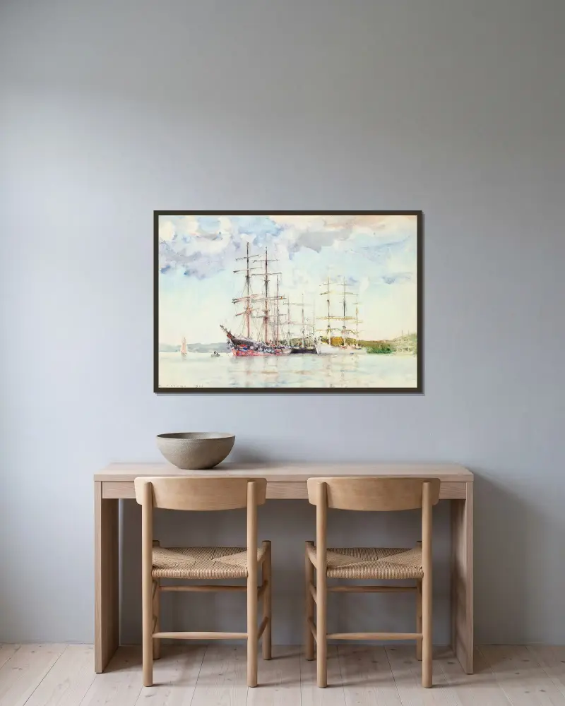 Plachetnice na kotvě v Carrick Roads, Henry Scott Tuke v rámu na stěně