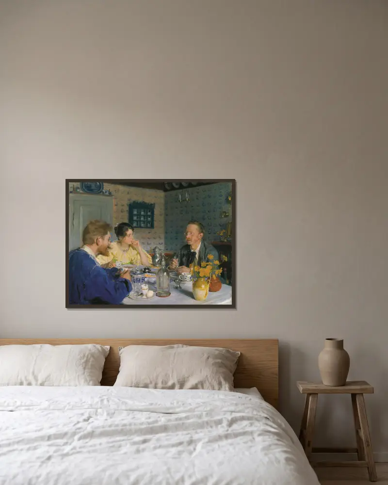 Ein Frühstück. Der Künstler, seine Frau und der Schriftsteller Otto Benzon von Peder Severin Krøyer gerahmt an einer Wand