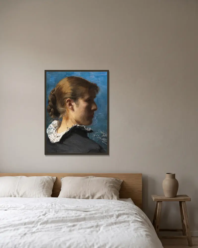 Porträtt av ung kvinna i profil av Peder Severin Krøyer inramad på en vägg