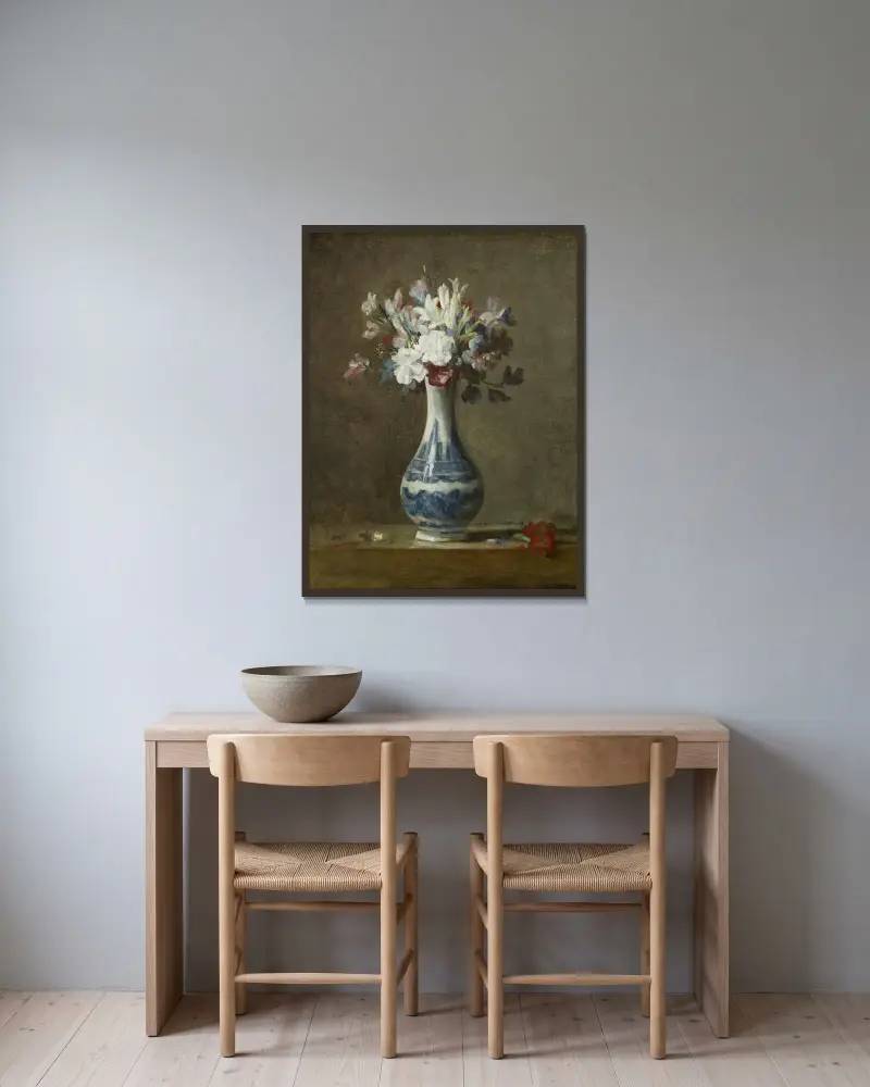 Blomsterstilleben i vas av Jean Siméon Chardin inramad på en vägg