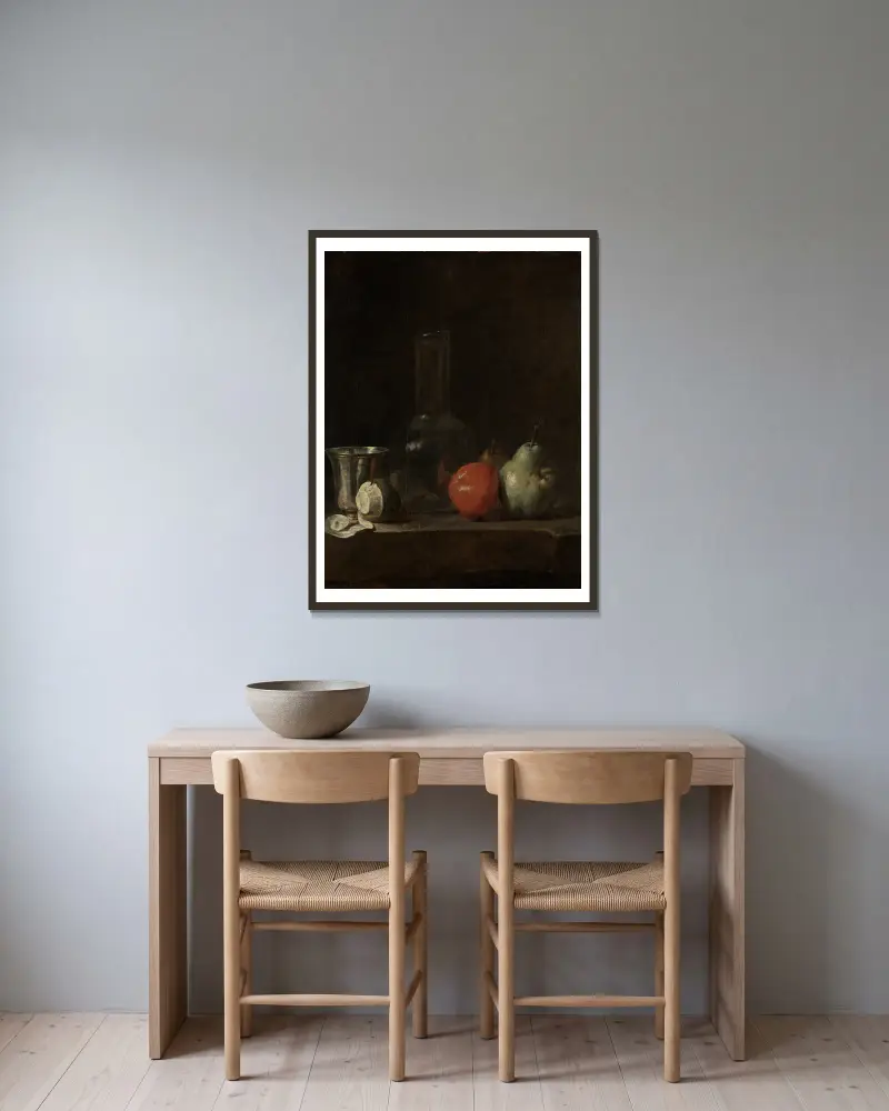 Stilleben med glasflaska och frukter av Jean Siméon Chardin inramad på en vägg