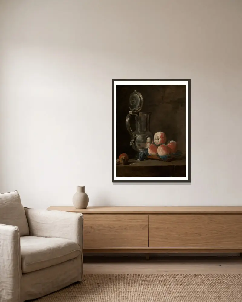 Stilleben med tenntillbringare och persikor av Jean Siméon Chardin inramad på en vägg