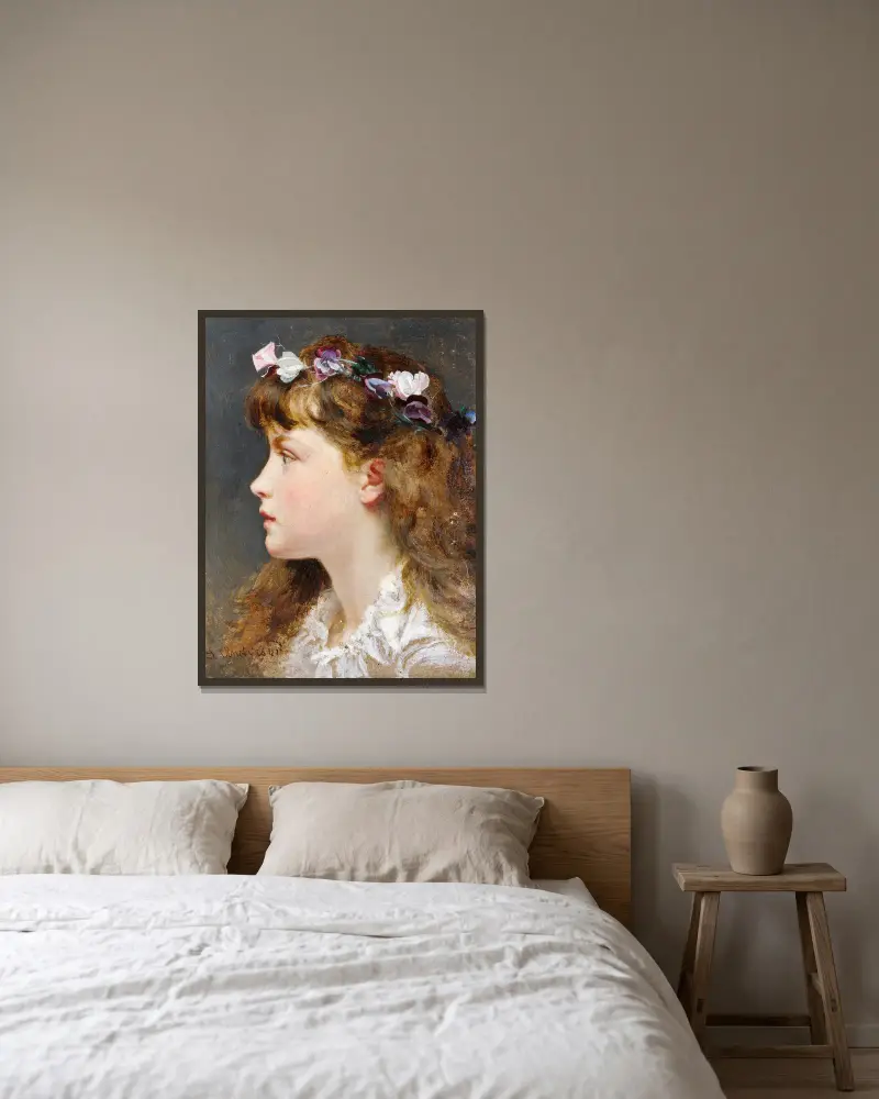 Ung flicka med blomsterkrans i håret av Sophie Anderson inramad på en vägg