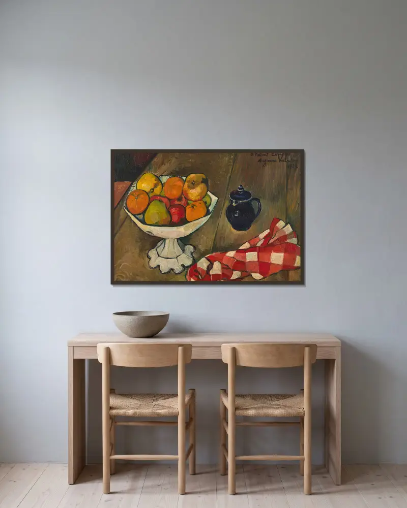 Fruktfat, kruka och servett av Suzanne Valadon inramad på en vägg