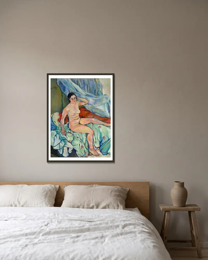 Nu assis au bord d’un lit av Suzanne Valadon inramad på en vägg