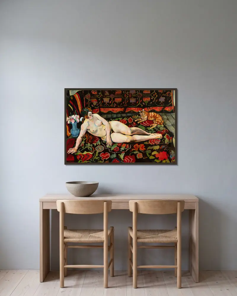 Naken katt liggande på ett blommigt tyg av Suzanne Valadon inramad på en vägg