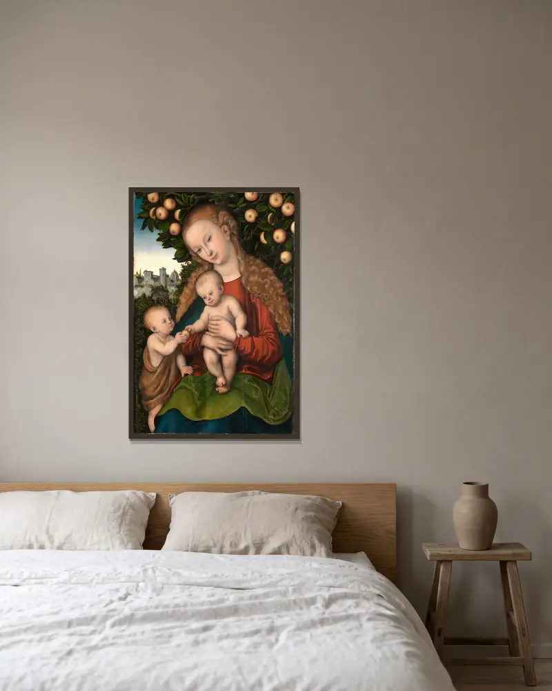 Madonnan med barnet och Johannes under äppelträdet av Lucas Cranach the Elder inramad på en vägg