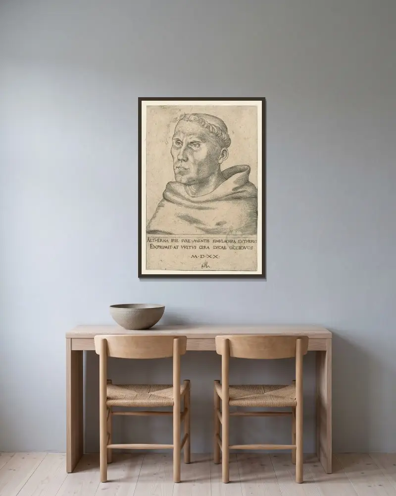 Bildnis Martin Luthers als Augustinermönch von Lucas Cranach the Elder gerahmt an einer Wand