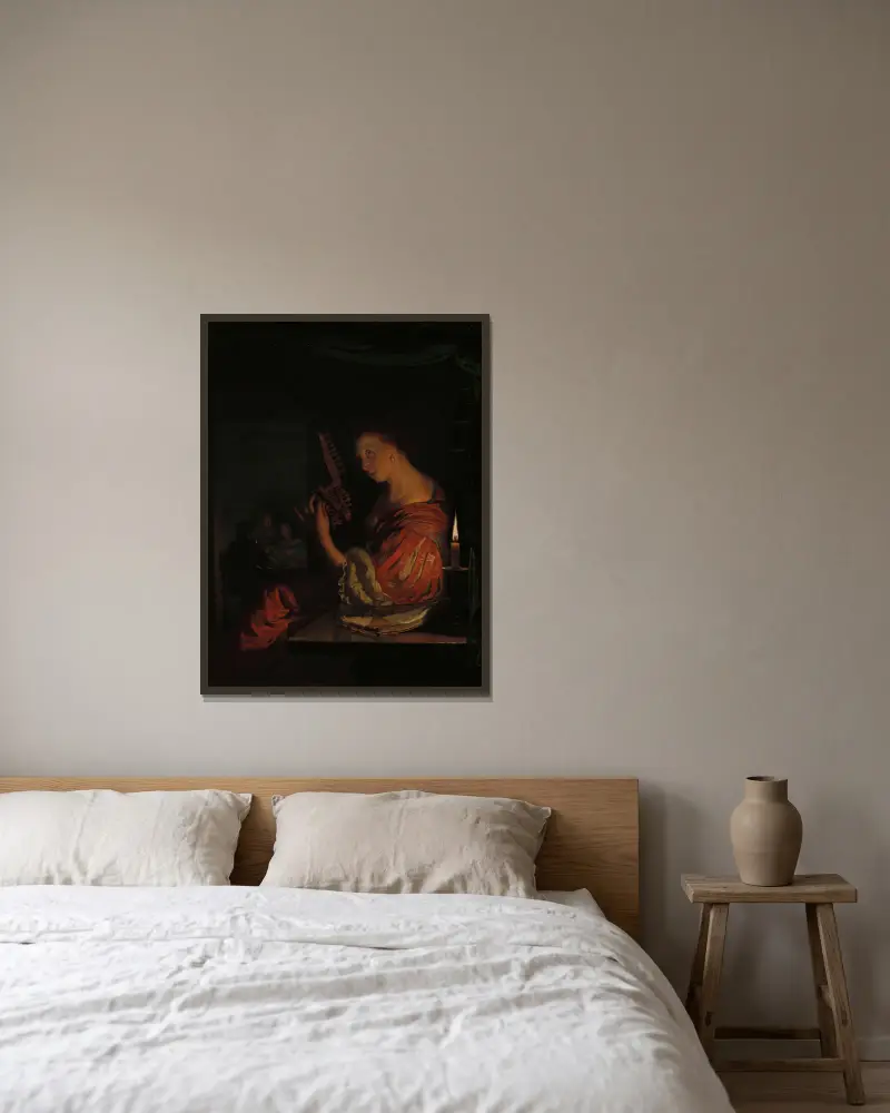 Vrouw die een teorbe stemt av Frans van Mieris the Elder inramad på en vägg