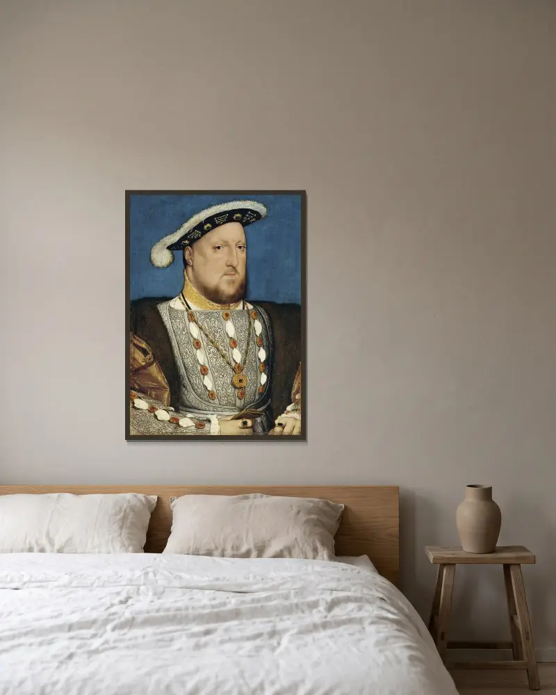 Porträtt av Henrik VIII av Hans Holbein The Younger inramad på en vägg