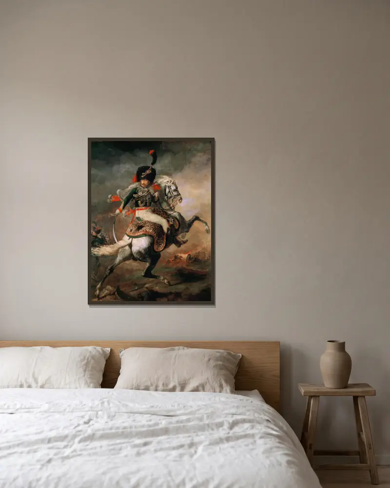 The Charging Chasseur av Théodore Géricault inramad på en vägg