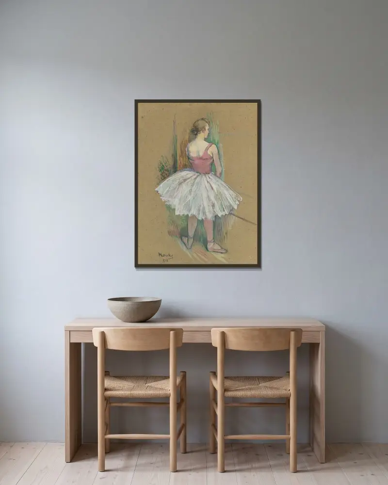 Dansös stående, sedd bakifrån av Henri de Toulouse-Lautrec inramad på en vägg