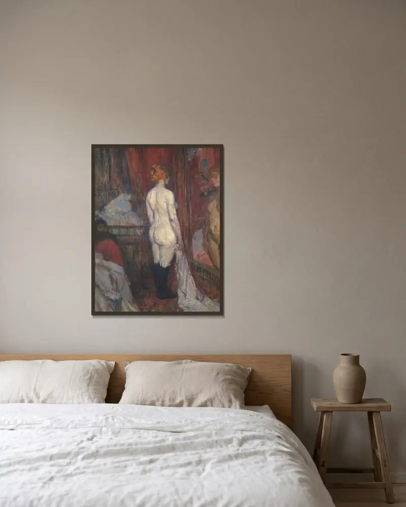 Kvinna framför en spegel av Henri de Toulouse-Lautrec inramad på en vägg