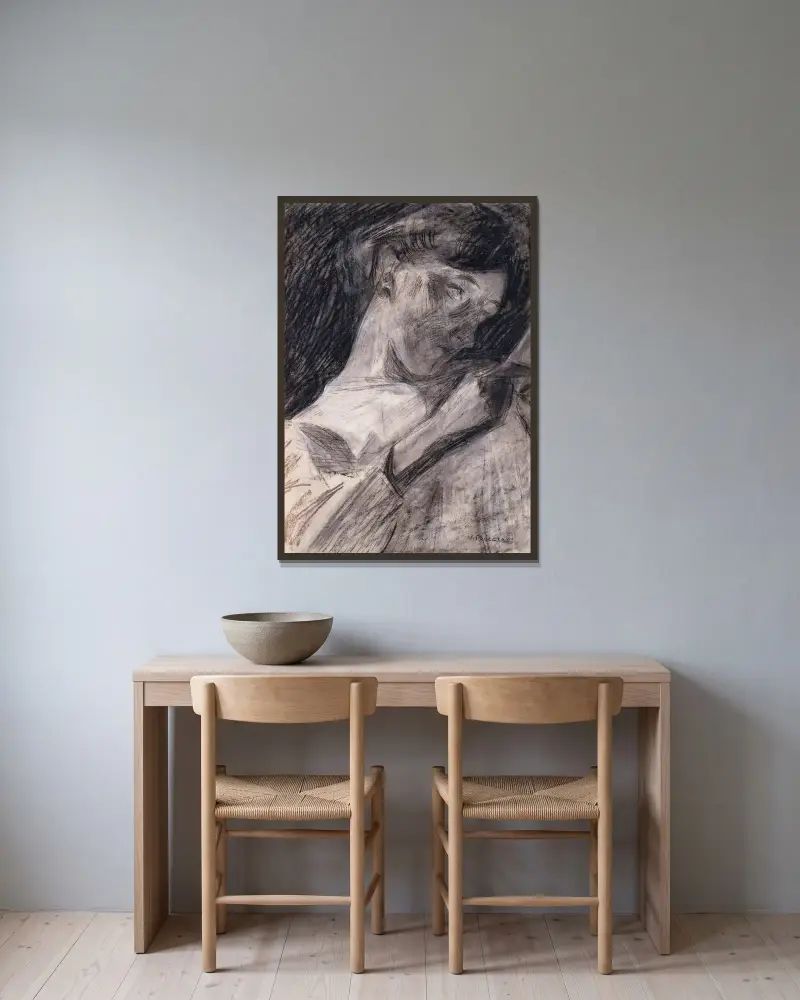 Ung kvinna som läser (Ines) av Umberto Boccioni inramad på en vägg