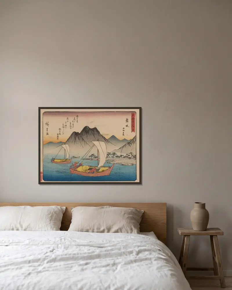 De femtiotre stationerna på Tōkaidō, plansch 31 av Utagawa Hiroshige inramad på en vägg