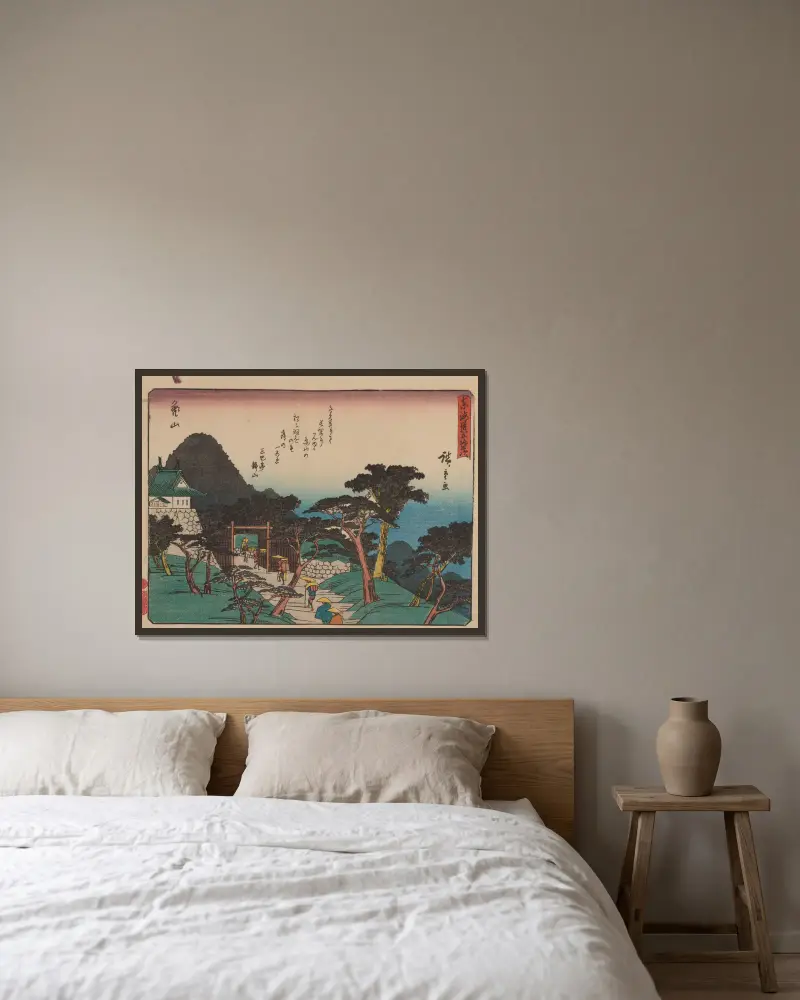 De femtiotre stationerna på Tōkaidō, plansch 47 av Utagawa Hiroshige inramad på en vägg