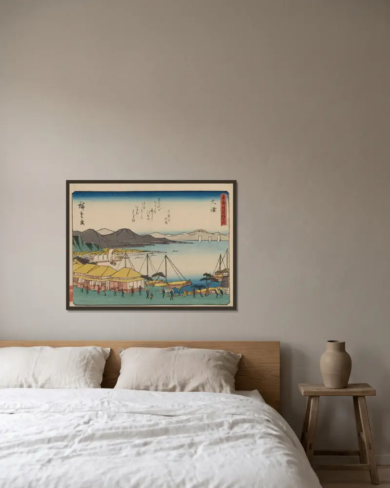 Femtiotre stationer på Tōkaidō, plansch 54 av Utagawa Hiroshige inramad på en vägg