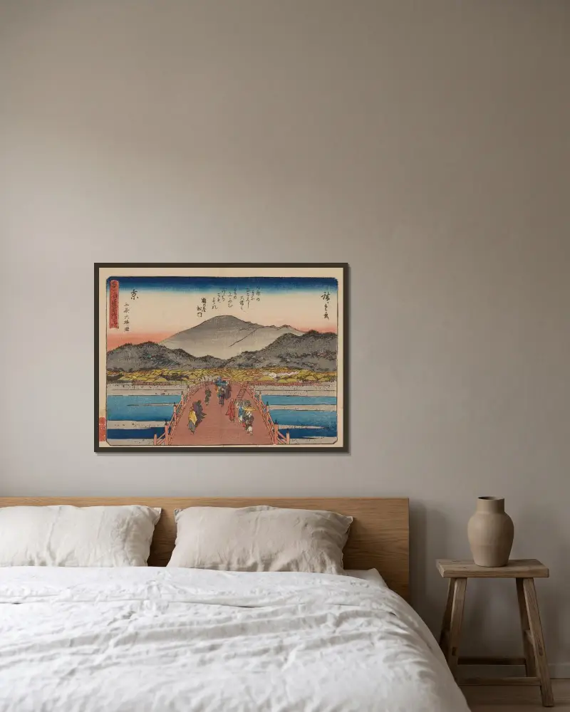 Femtiotre stationer på Tōkaidō, plansch 55 av Utagawa Hiroshige inramad på en vägg