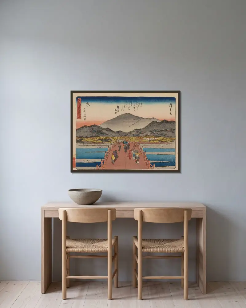 Femtiotre stationer på Tōkaidō, plansch 55 av Utagawa Hiroshige inramad på en vägg