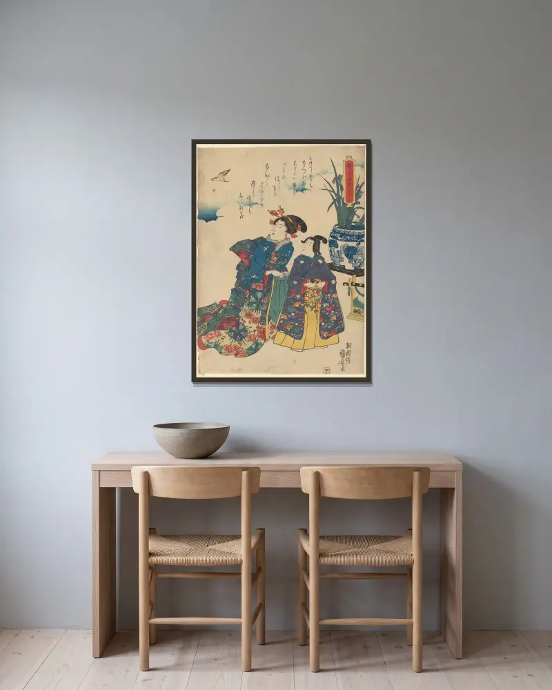 Två kvinnor betraktar en fågel av Utagawa Kuniyoshi inramad på en vägg